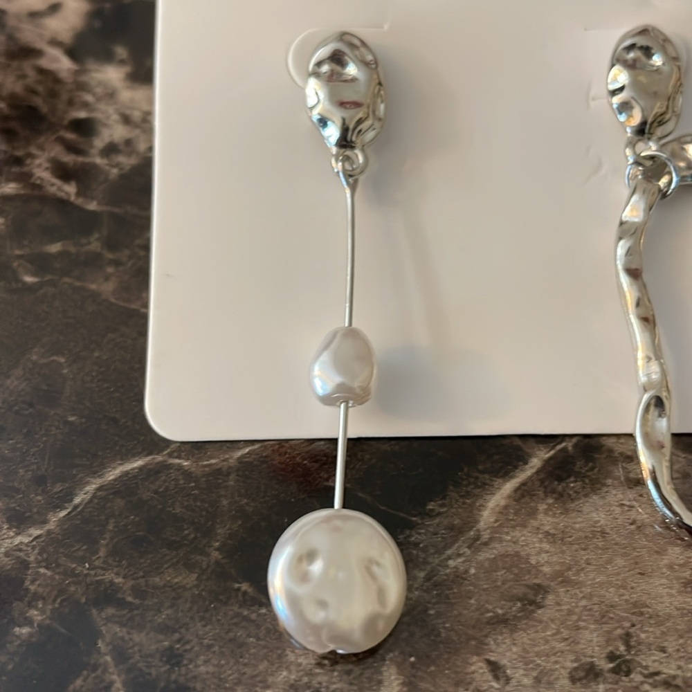 Elegant Asymmetrical Gold and Pearl Drop Earrings - Picture 11 of 16